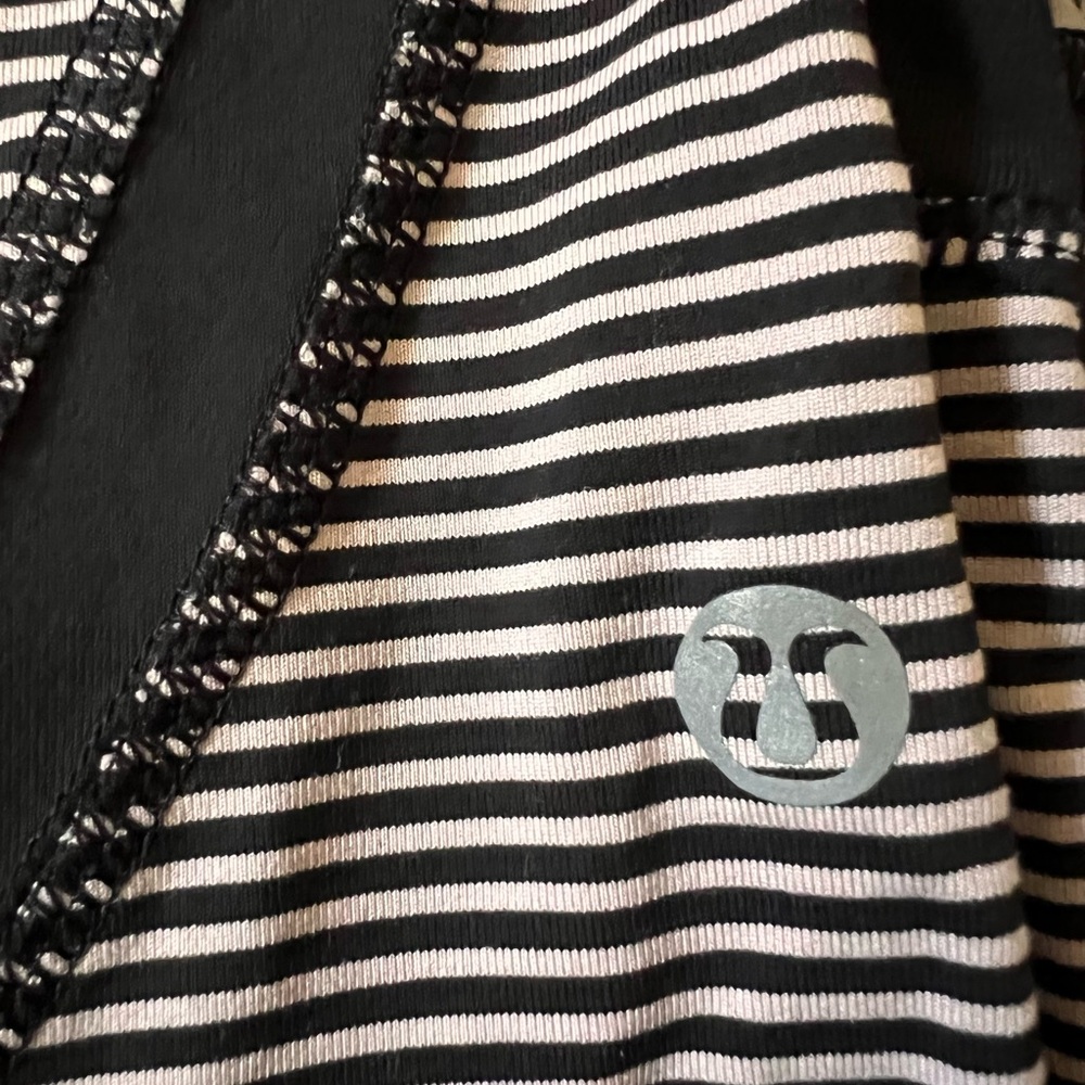 Lululemon crops parallel strips size 8
